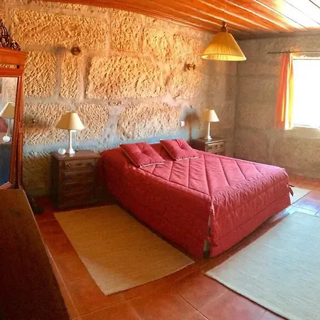 Pinhadouro Valley House *
